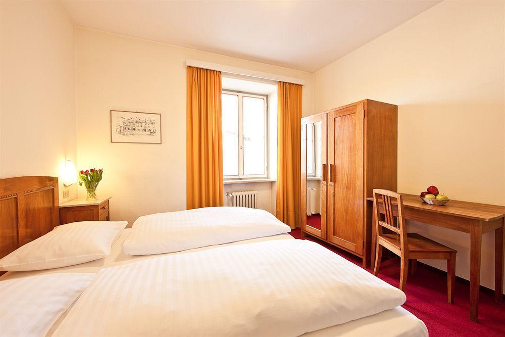 Hotel Elefant Ora / Auer Exterior photo