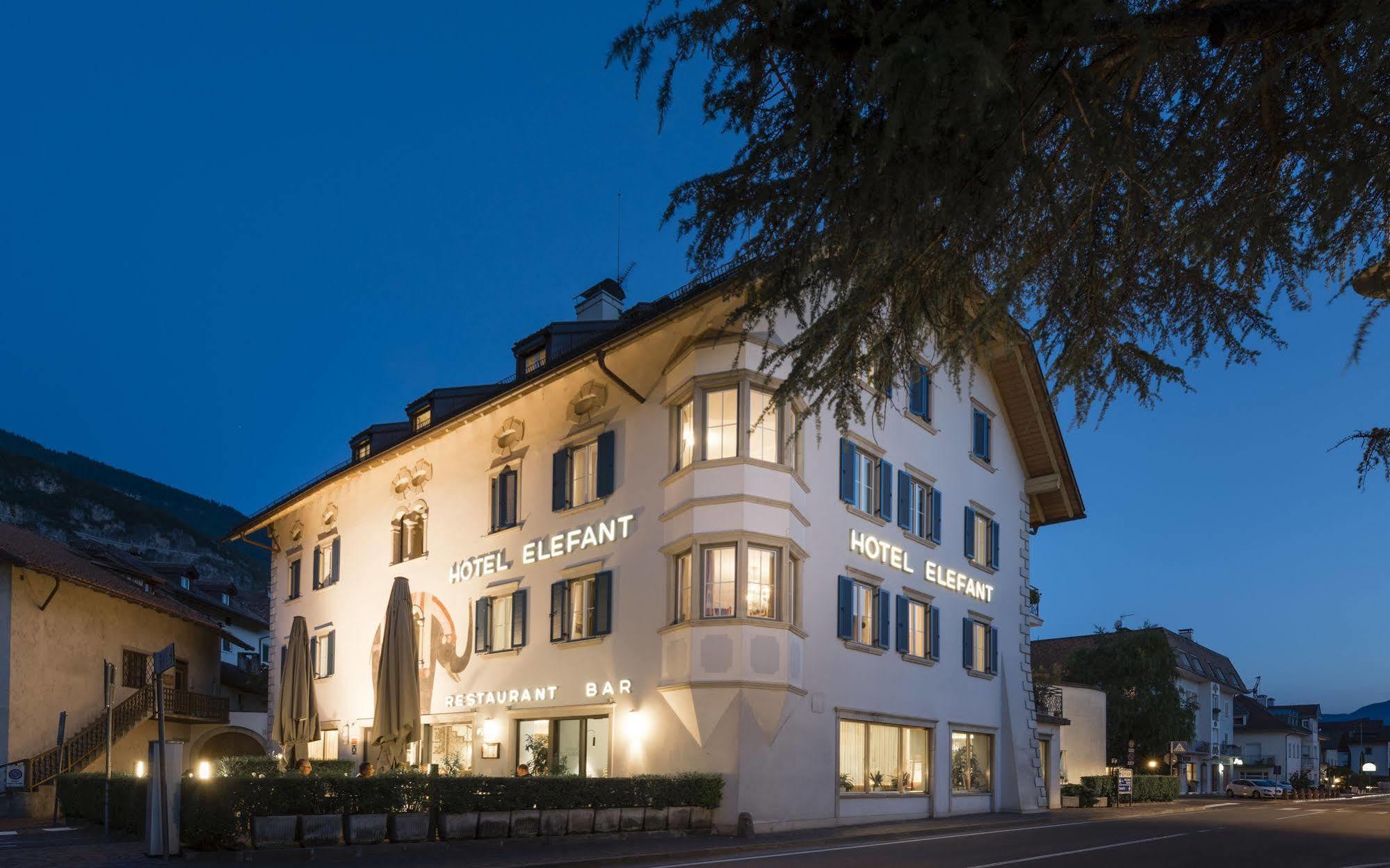 Hotel Elefant Ora / Auer Exterior photo